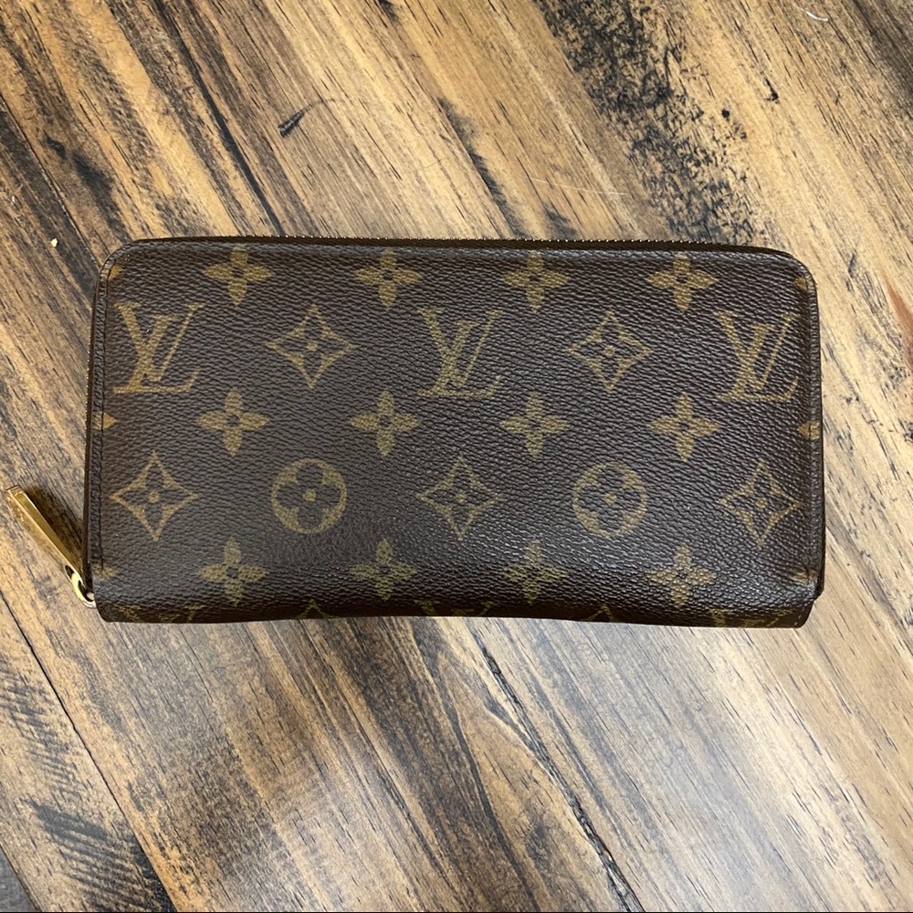 Louis Vuitton Zippy Wallet